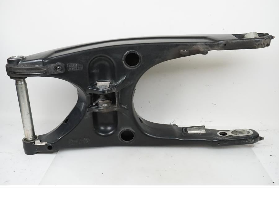 Höger sida på Sving från en H-D Adventure Pan America Special RA1250S -2021 motorcykel.