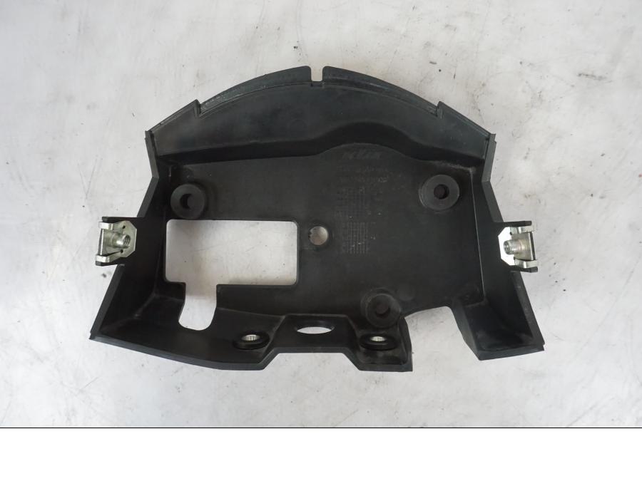 Snett nerifrån på Instrumentfäste från en KTM 690 SMCR -2016 motorcykel.