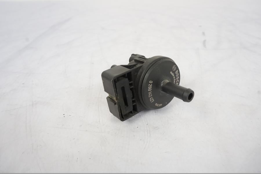 Framsidan på Fuel Evap System från en KTM 790 Duke -2019 motorcykel.