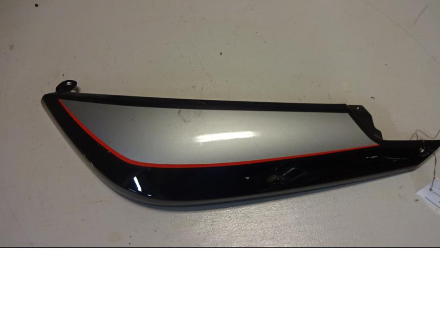 Framsidan på Bakvinge från en BMW F 800 GT -2015 motorcykel.