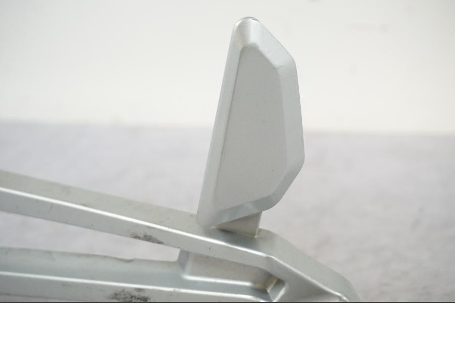 Snett uppifrån på Fotpinne från en Yamaha MT 125 -2017 motorcykel.