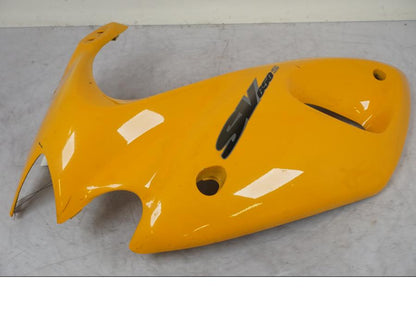 Snett nerifrån på Toppkåpa från en Suzuki SV 650 -1999 motorcykel.