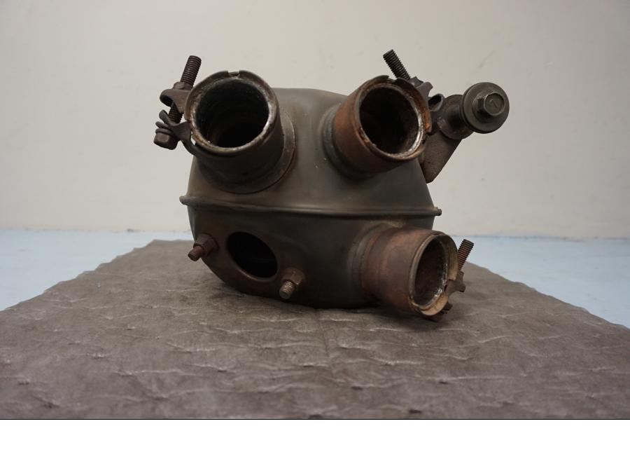 Baksidan på Mellanburk från en Kawasaki VN 1500 Mean Streak -2003 motorcykel.