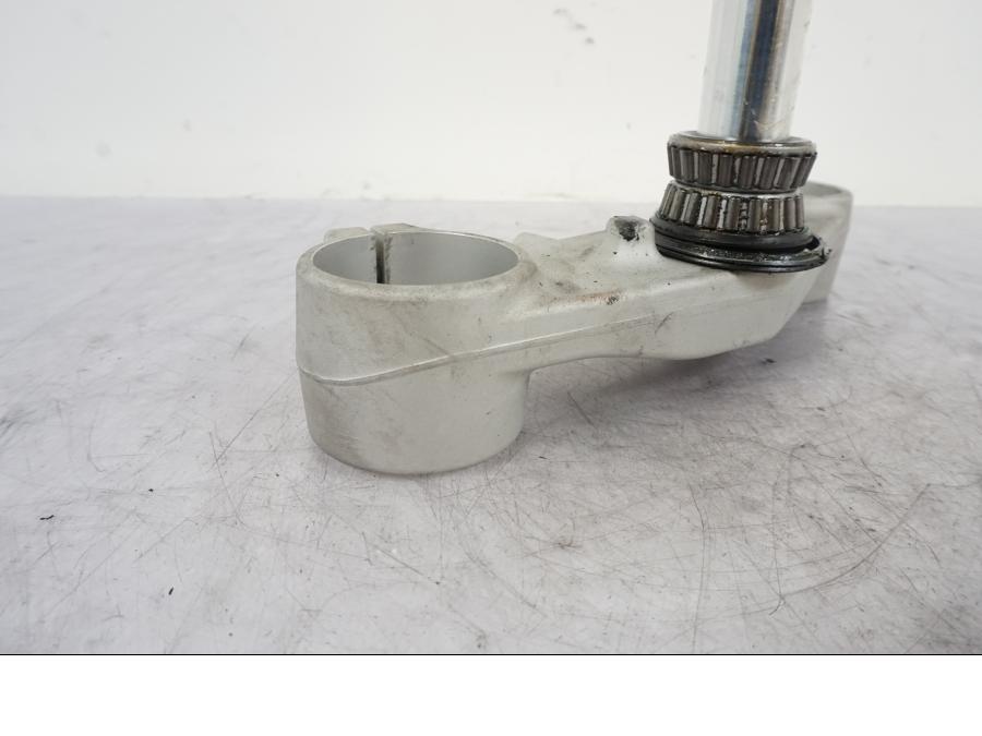 Snett uppifrån på Gaffelkrona från en KTM 690 Duke -2014 motorcykel.