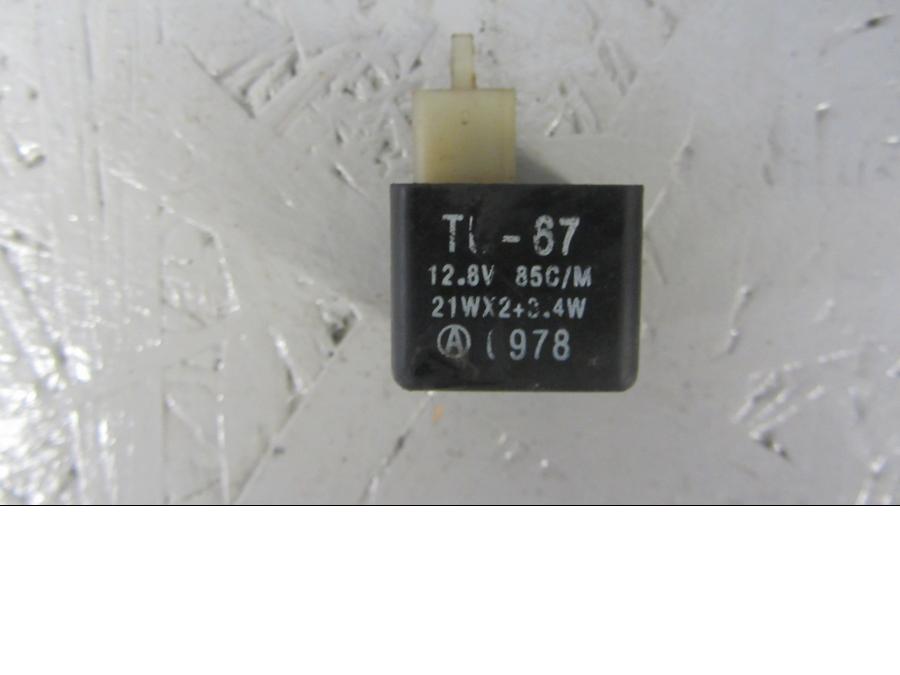 Framsidan på Blinkersrelä från en Suzuki VS 1400 -1996 motorcykel.