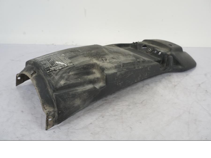 Framsidan på Undertail från en BMW R 1150 GS -2002 motorcykel.