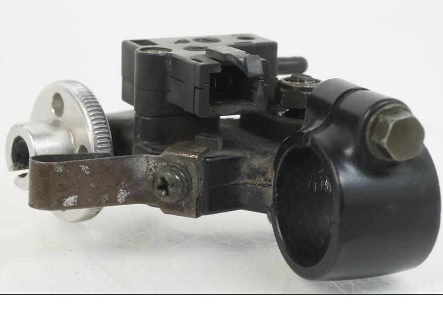 Snett nerifrån på Kopplingsklo från en Suzuki GSX-R 1000 -2003 motorcykel.