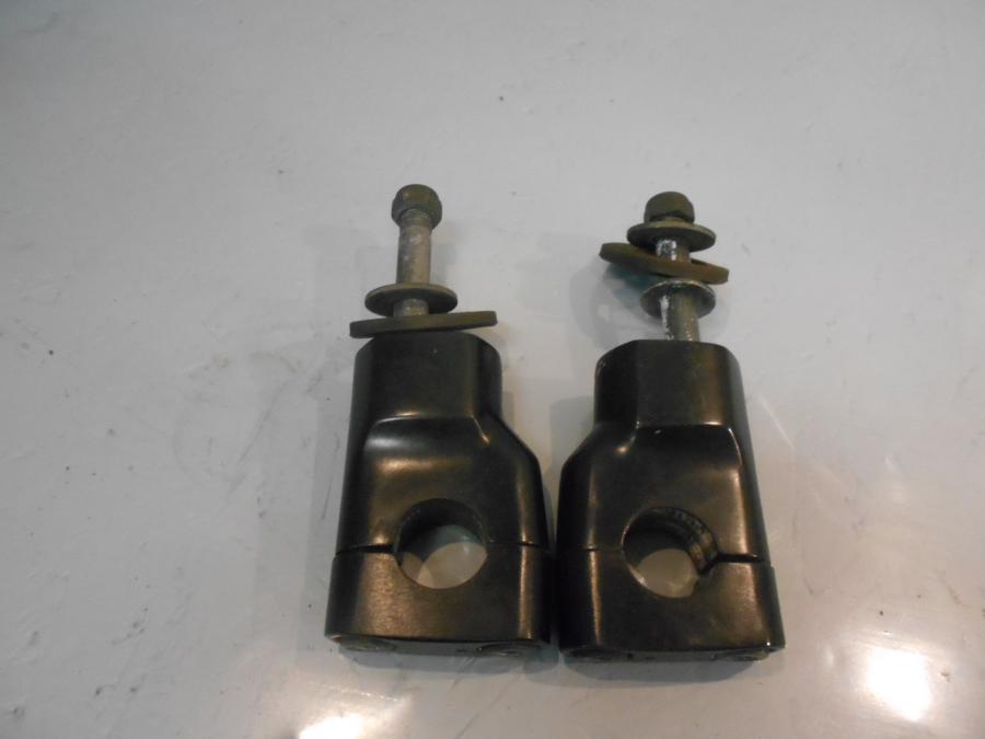 Framsidan på Styrfäste från en Yamaha FZS 1000 -2002 motorcykel.