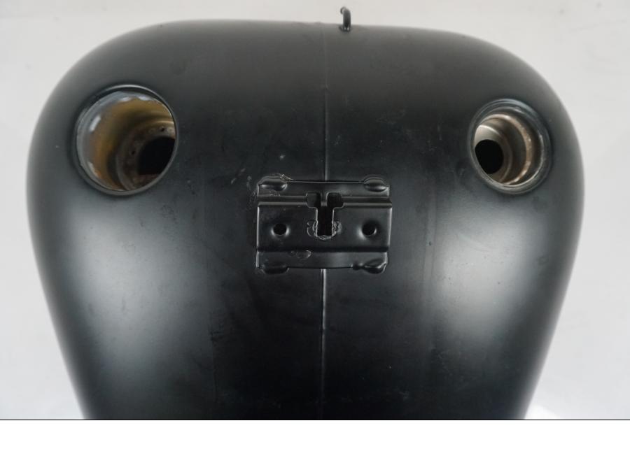 Extrabild1 på Bensintank från en H-D Softail Standard FXST -2001 motorcykel.