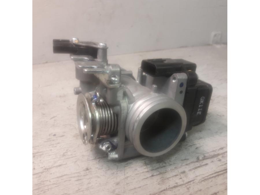 Baksidan på Spjällhus från en Honda ADV 750 -2017 motorcykel.