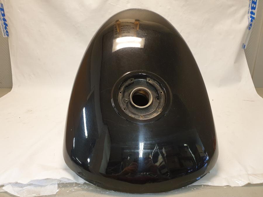 Höger sida på Bensintank från en Kawasaki GPZ 500 -1988 motorcykel.