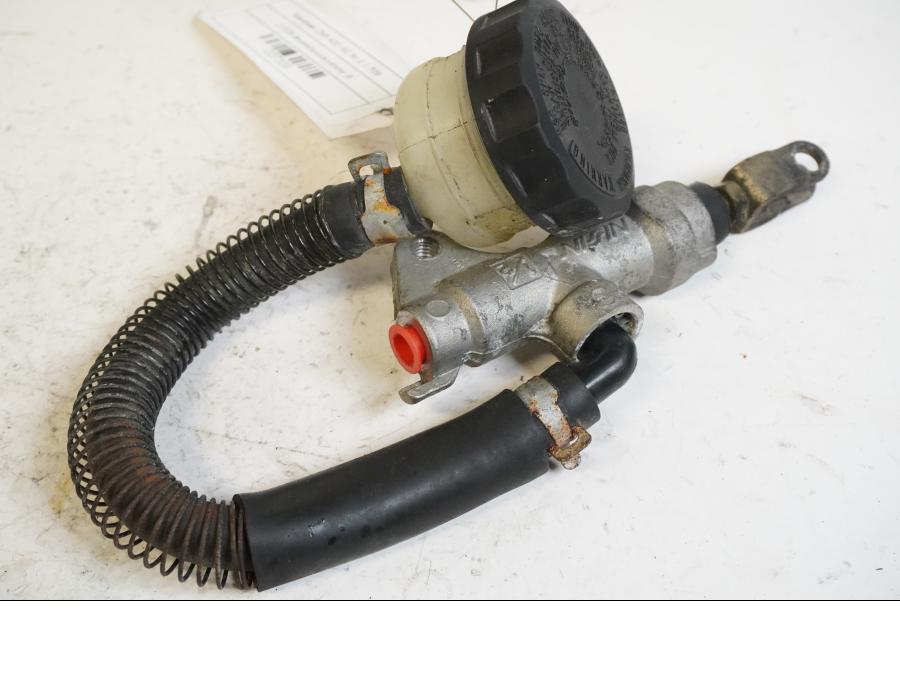 Framsidan på Bromshuvudcylinder från en Kawasaki ZXR 400 -1992 motorcykel.