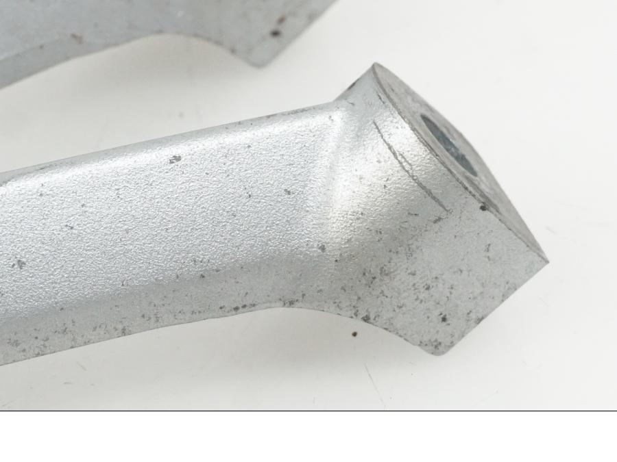 Snett nerifrån på Fotpinnefäste från en Suzuki GSX-R 1000 -2007 motorcykel.