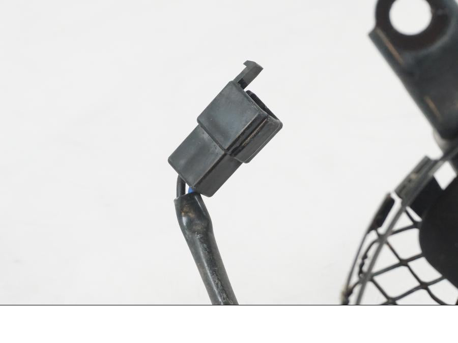 Baksidan på Vattenkylfläkt från en Suzuki SV 650 S -2005 motorcykel.