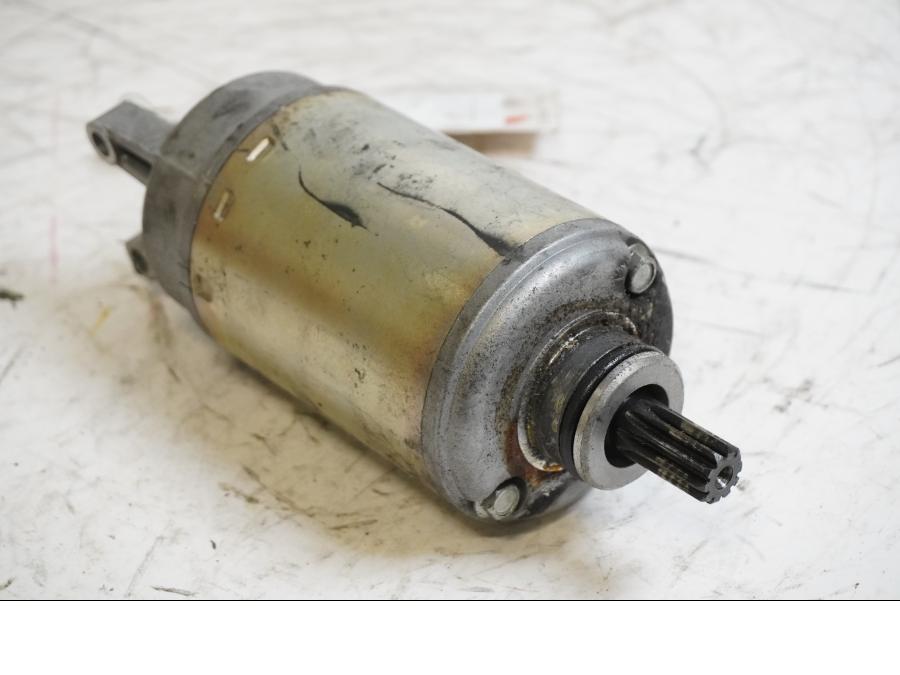 Framsidan på Startmotor från en Kawasaki ZX-9R -2001 motorcykel.