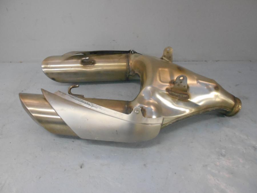 Framsidan på Ljuddämpare från en KTM 990 Super Duke -2010 motorcykel.