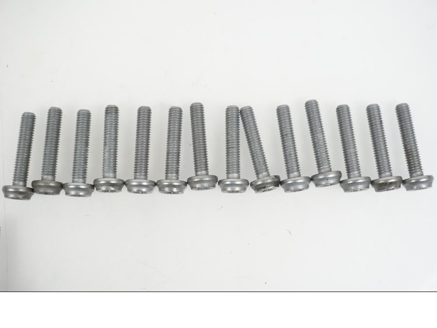 Vänster sida på Skruv / Mutter etc från en BMW F 850 GS -2019 motorcykel.