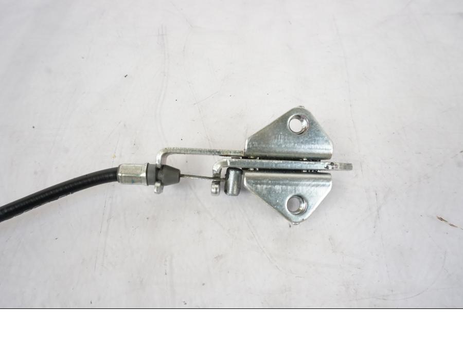 Vänster sida på Sadellåsmekanism från en Kawasaki ER-6N -2012 motorcykel.