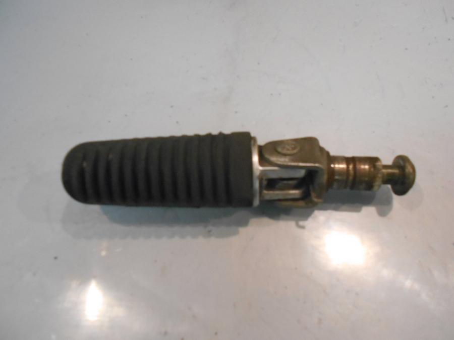 Framsidan på Fotpinne från en Yamaha FZS 1000 -2002 motorcykel.