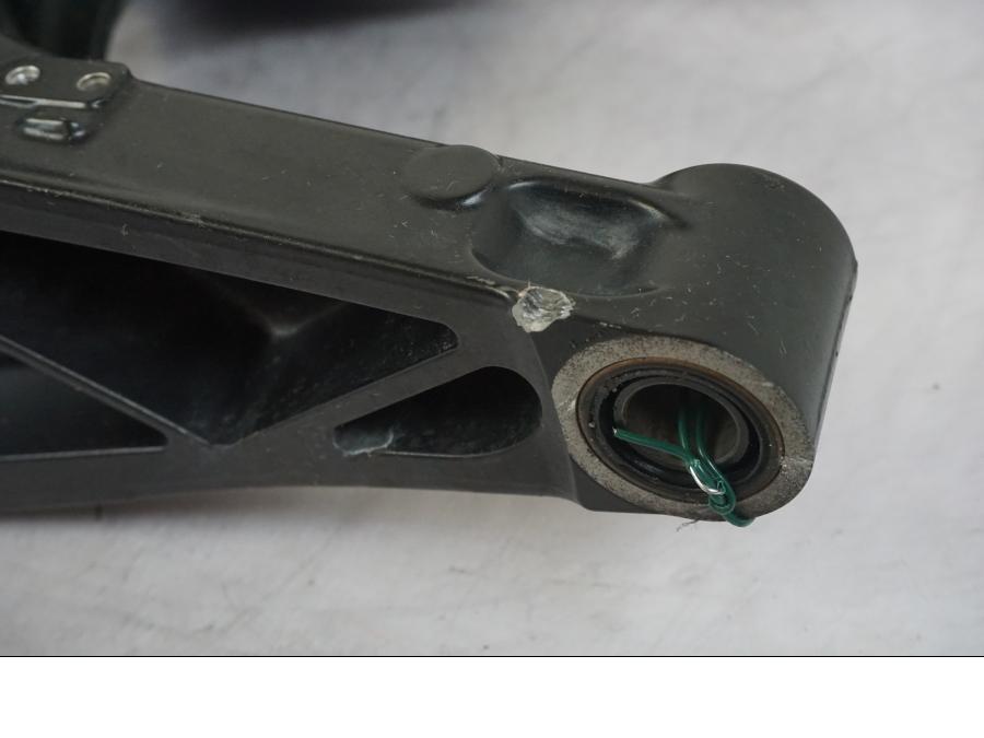 Baksidan på Sving från en KTM 790 Duke -2018 motorcykel.