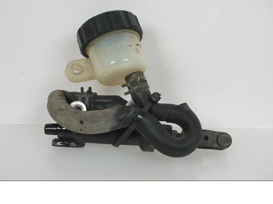 Framsidan på Bromshuvudcylinder från en Yamaha XJ 900 S -1997 motorcykel.