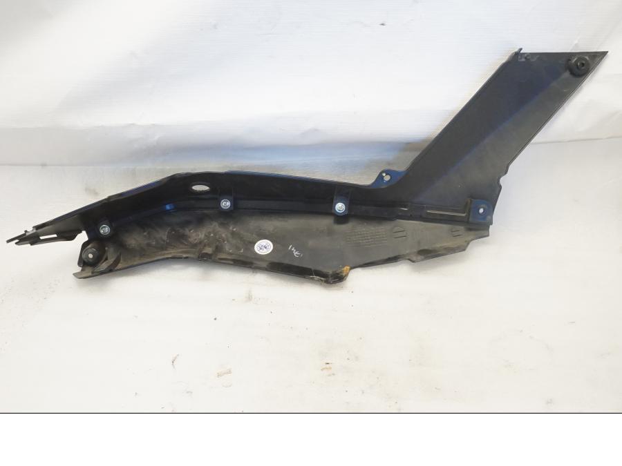 Baksidan på Bakvinge från en KTM 125 Duke -2015 motorcykel.