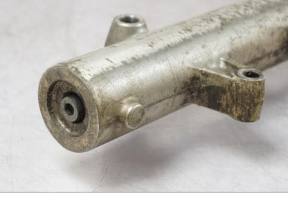 Baksidan på Gaffelben från en Honda XL 125 R -1998 motorcykel.