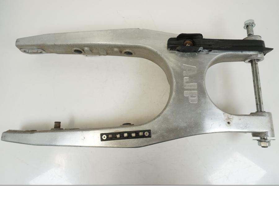 Extrabild1 på Sving från en AJP PR7 -2021 motorcykel.