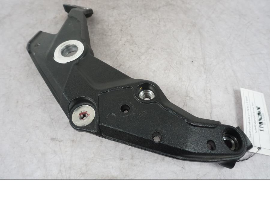 Baksidan på Ramdel från en Ducati Multistrada V4 -2024 motorcykel.