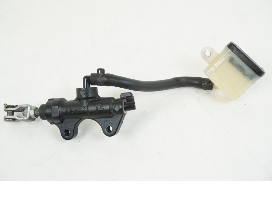 Framsidan på Bromshuvudcylinder från en Triumph Speed Triple -2008 motorcykel.