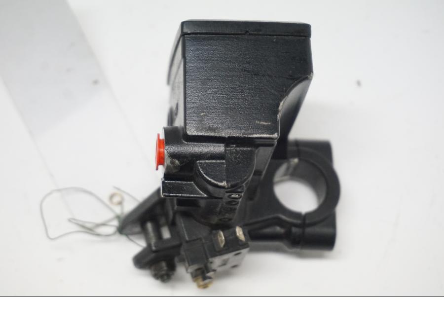 Vänster sida på Bromshuvudcylinder från en Yamaha FZ1-SA -2007 motorcykel.