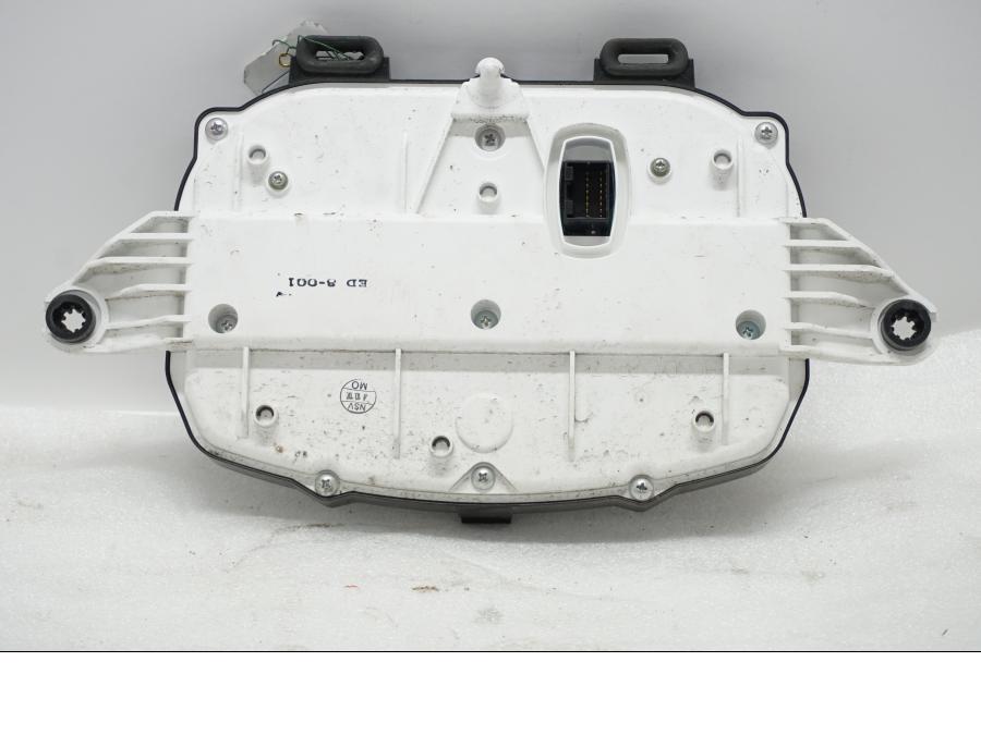 Baksidan på Instrumentpanel från en Honda XL 1000 V -2008 motorcykel.