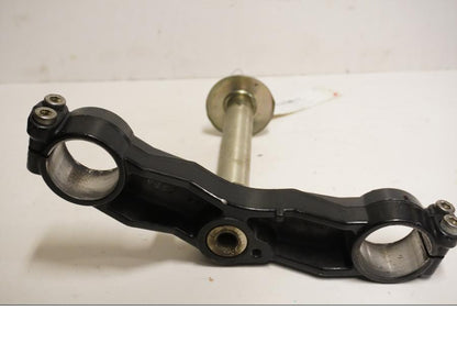 Baksidan på Gaffelkrona från en Triumph TT 600 -2001 motorcykel.