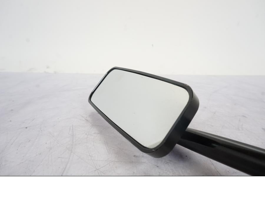 Baksidan på Backspegel från en KTM 990 Super Duke -2006 motorcykel.