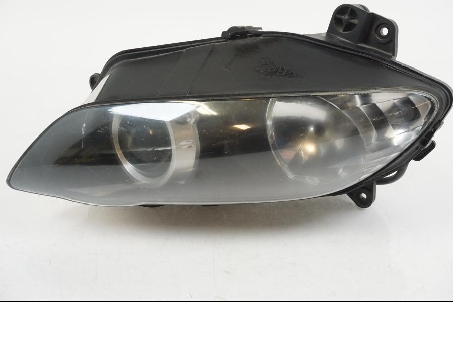 Framsidan på Strålkastare från en Yamaha YZF 1000 R1 -2006 motorcykel.