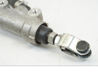 Vänster sida på Bromshuvudcylinder från en Yamaha WR 125 -2011 motorcykel.