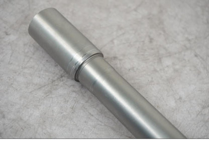 Baksidan på Axel från en BMW F 800 R -2018 motorcykel.