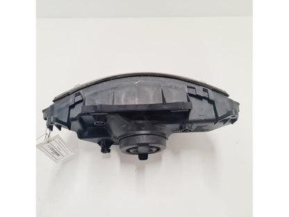 Snett nerifrån på Strålkastare från en Kawasaki ZX-6R -1998 motorcykel.