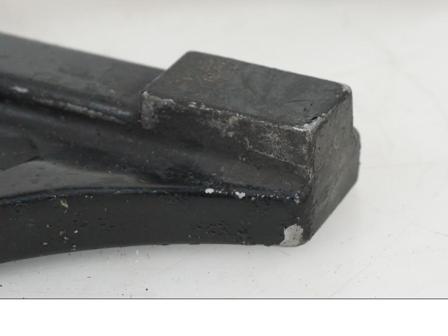 Baksidan på Bromsoksfäste från en Suzuki GSX-R 1000 -2003 motorcykel.