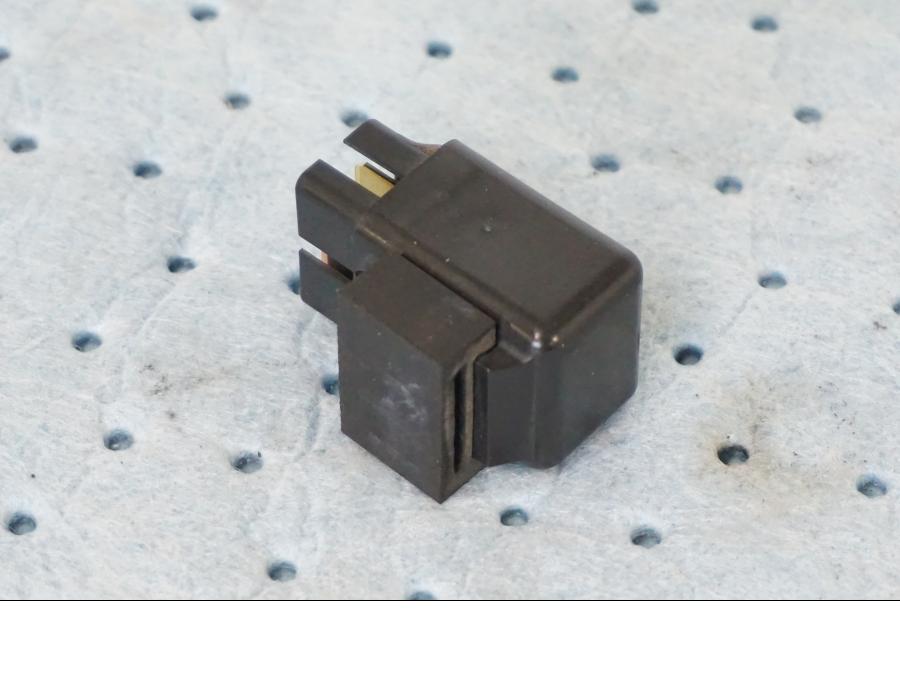 Snett nerifrån på Relä från en Suzuki GSX-R 1000 -2008 motorcykel.