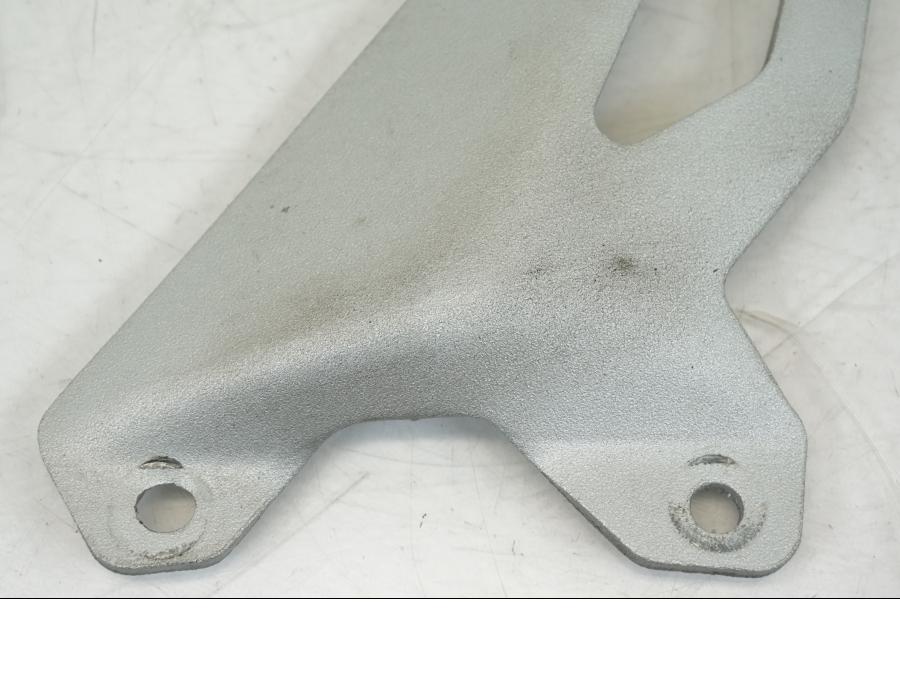 Baksidan på Fotpinnehälskydd från en Ducati Streetfighter V4 -2020 motorcykel.