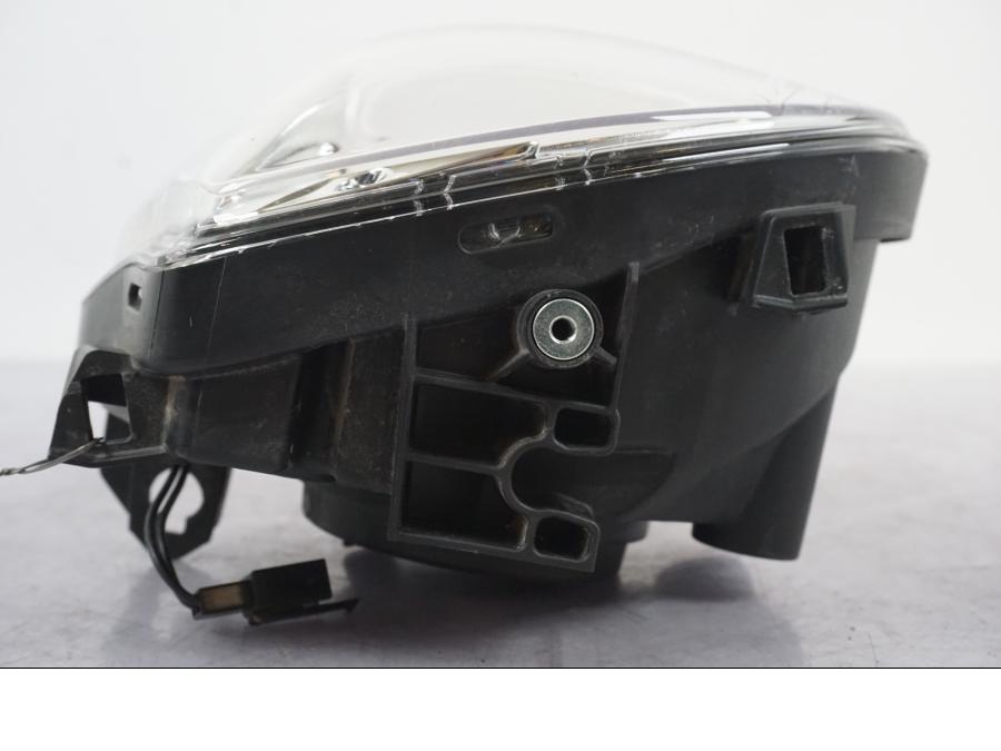 Vänster sida på Strålkastare från en Suzuki GSF 1250 -2010 motorcykel.