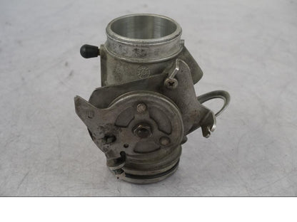 Framsidan på Spjällhus från en BMW R 1100 GS -1998 motorcykel.