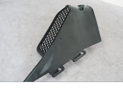 Baksidan på Luftinsug front från en KTM 1290 Super Adventure S -2022 motorcykel.