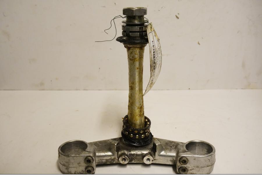 Framsidan på Gaffelkrona från en Yamaha YZF R6 -2001 motorcykel.