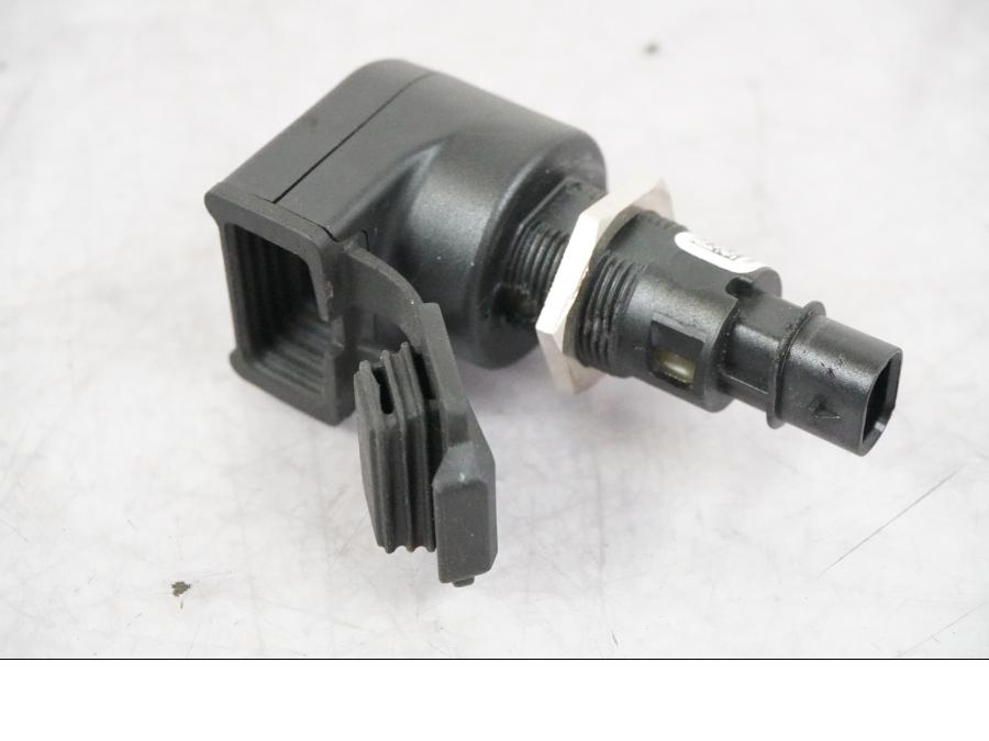 Framsidan på USB-uttag från en BMW R 1250 GSA -2021 motorcykel.