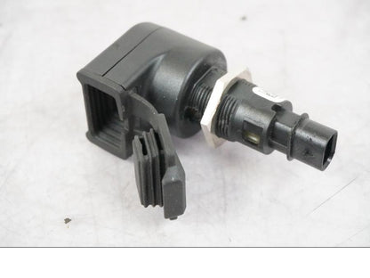 Framsidan på USB-uttag från en BMW R 1250 GSA -2021 motorcykel.