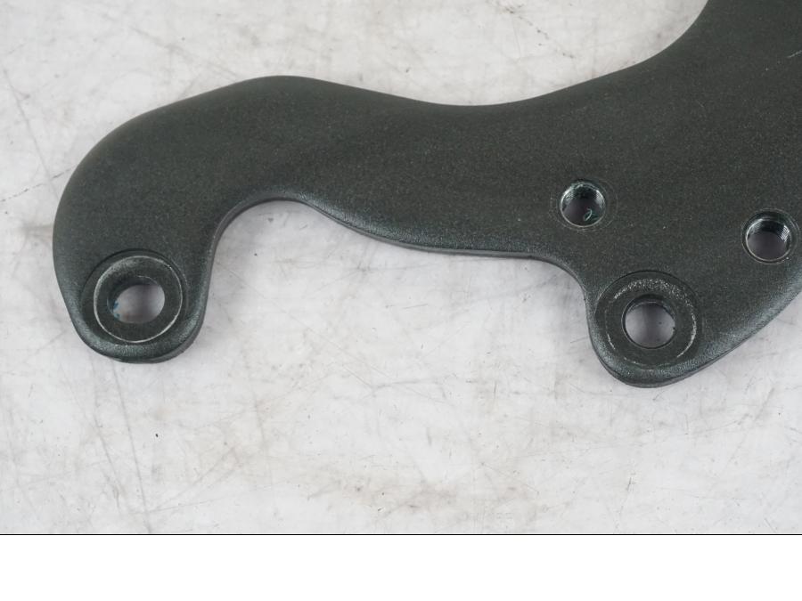 Vänster sida på Avgasanslutning från en Yamaha MT-09 -2024 motorcykel.