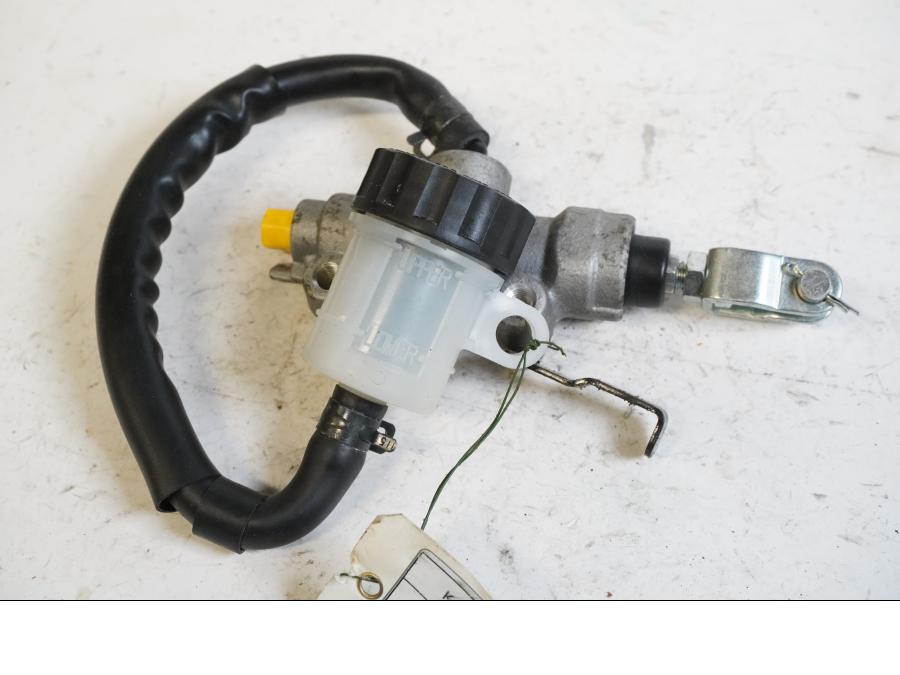 Framsidan på Bromshuvudcylinder från en Kawasaki Z 1000 -2014 motorcykel.