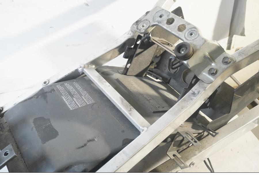 Höger sida på Bakram från en Suzuki GSX-R 750 -1995 motorcykel.